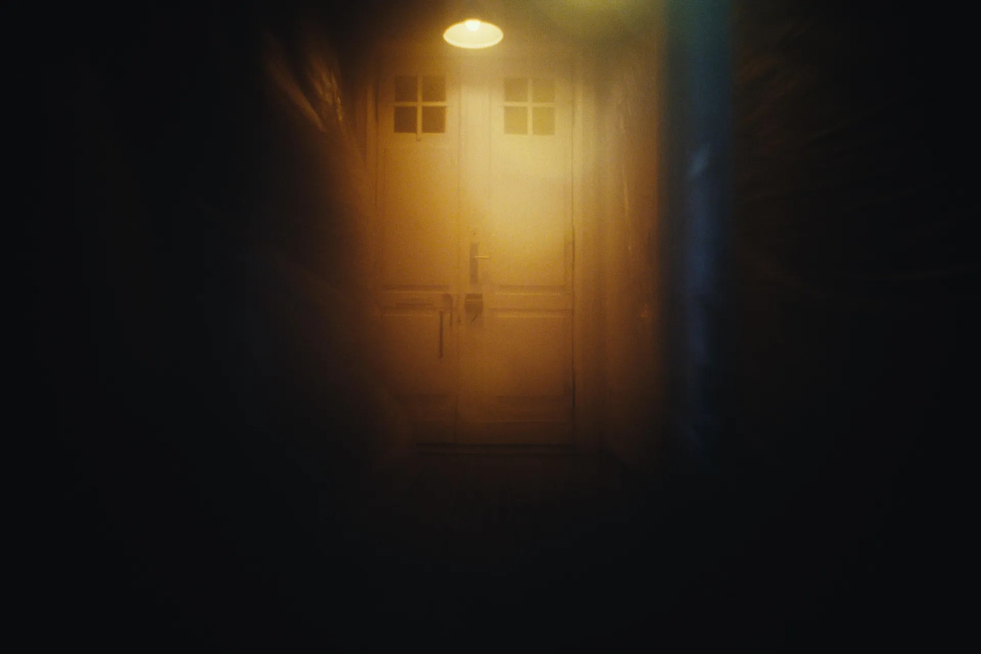 大象传媒 - 封面故事：镜头下的真实世界